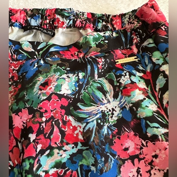 Tahari midi floral skirt. Size XS. New without Tag - Picture 2 of 5